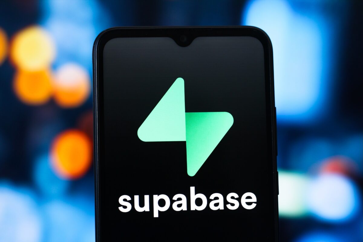 AIで作った業務システムの個人情報流出、Supabase1.6万件超判明